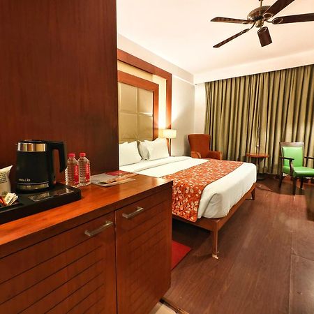 Hotel The Sky Imperial, Thaltej Ahmedabad Exterior foto