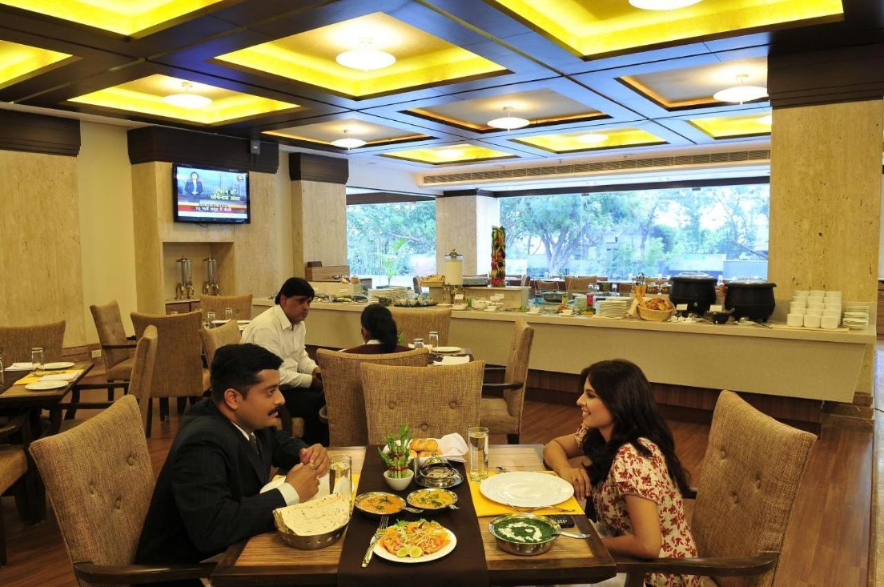 Hotel The Sky Imperial, Thaltej Ahmedabad Exterior foto