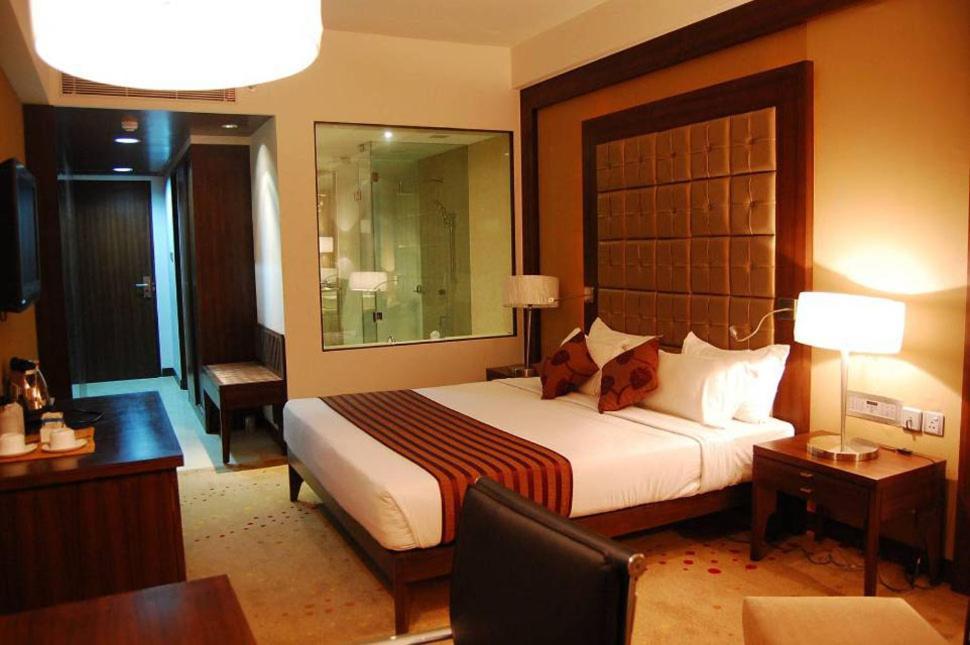 Hotel The Sky Imperial, Thaltej Ahmedabad Exterior foto