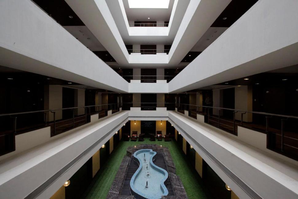 Hotel The Sky Imperial, Thaltej Ahmedabad Exterior foto